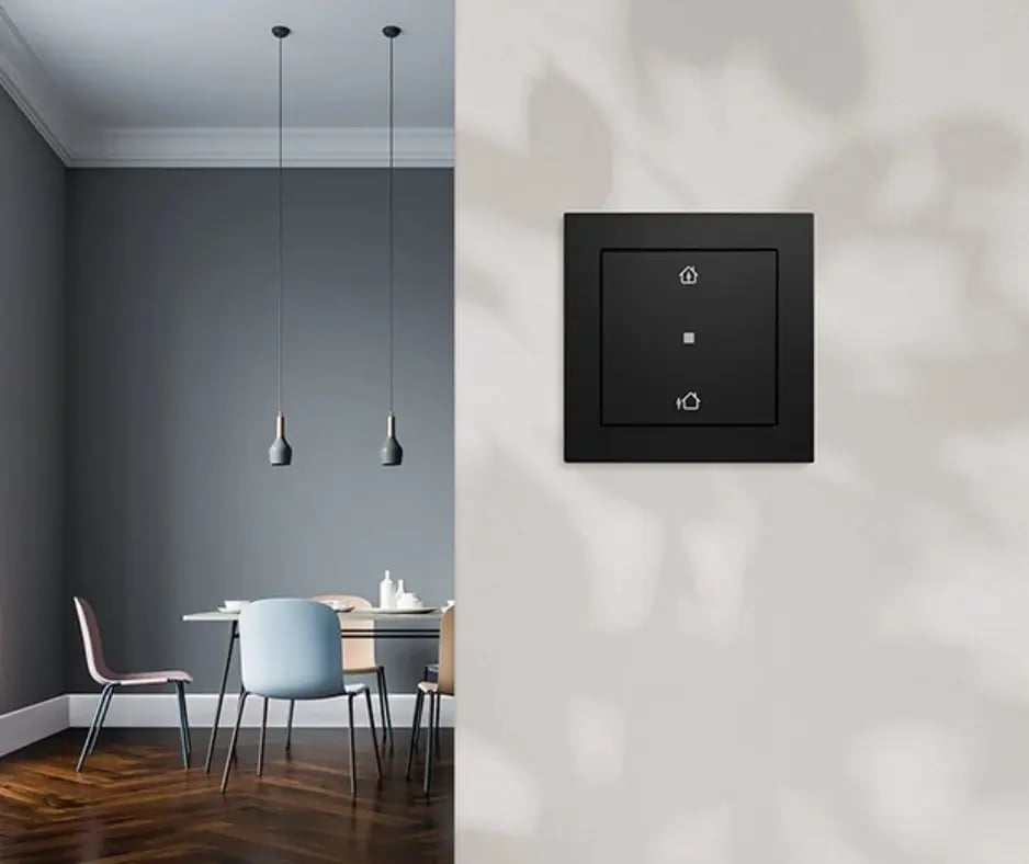 Gira Smart-Home-Lösung in einem hochwertigen Wohnraum